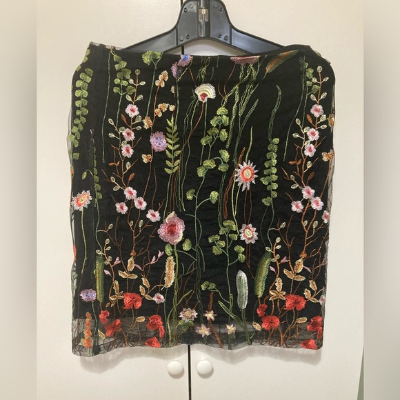 mahee Dresses & Skirts - Beautiful skirt with flower patterns. Worn once. Like new